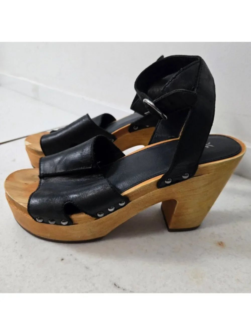 Frye Women's Size 9.5 Zelda Seam Black Leather Wooden Platform Sandals Chunky